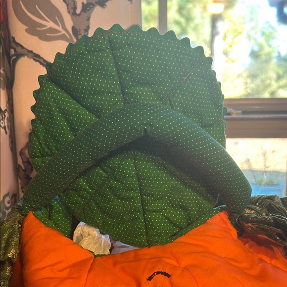 Vintage homemade pumpkin bucket/basket Good condition. Only spot near nose - Picture 2 of 5